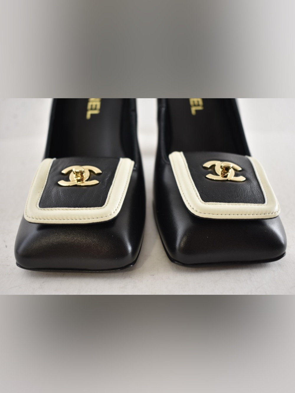 Chanel 26S Blazy Black White Square Turnlock Gold CC Logo Block Heel Pump 38.5 - Picture 11 of 16
